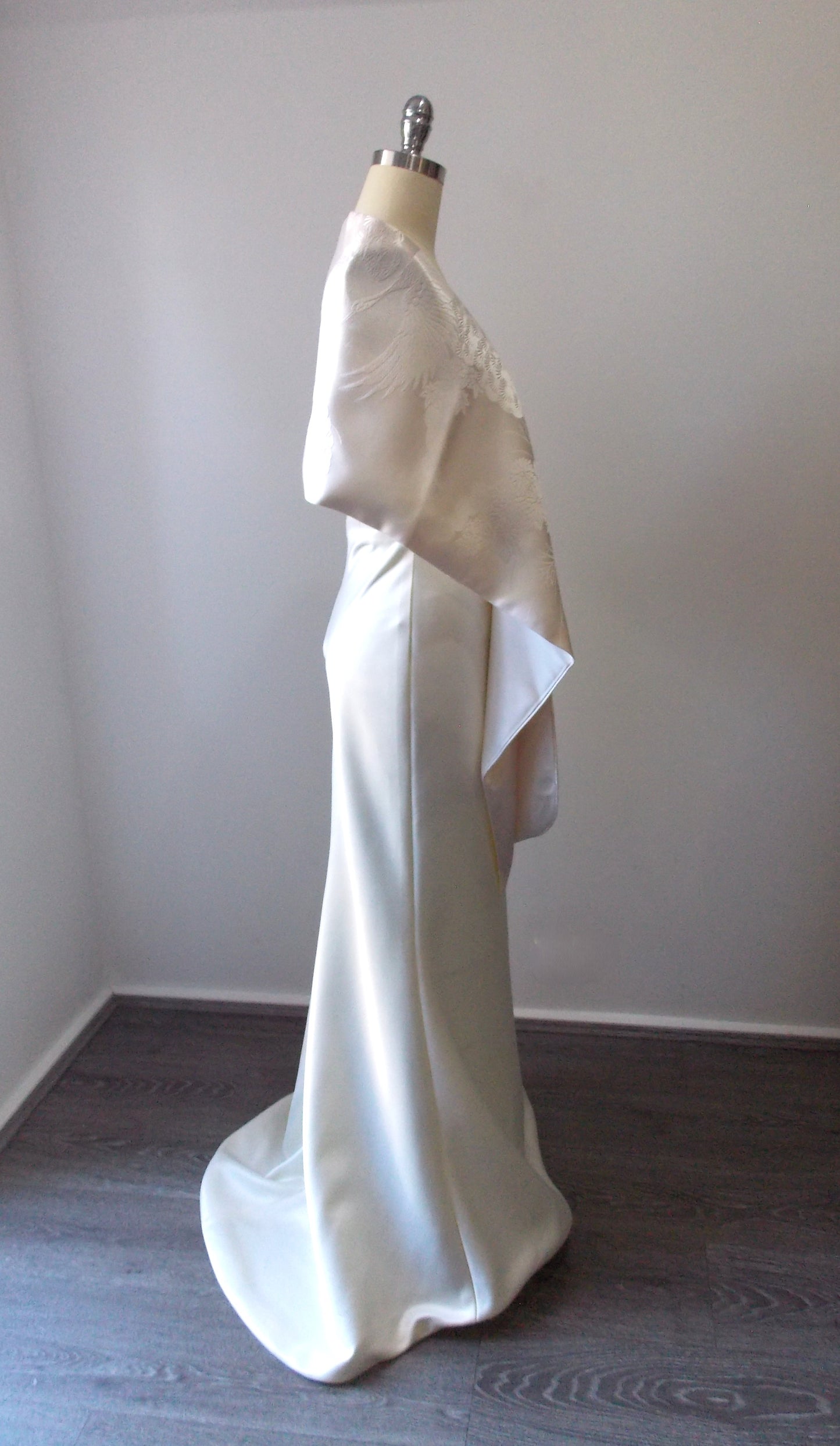 KIMONO Schal Hochzeit UCHIKAKE Seidenbrokat Elfenbeinweiß Kranich Pfingstrose Chrysantheme Pflaumenblüte Größe frei versandfertig