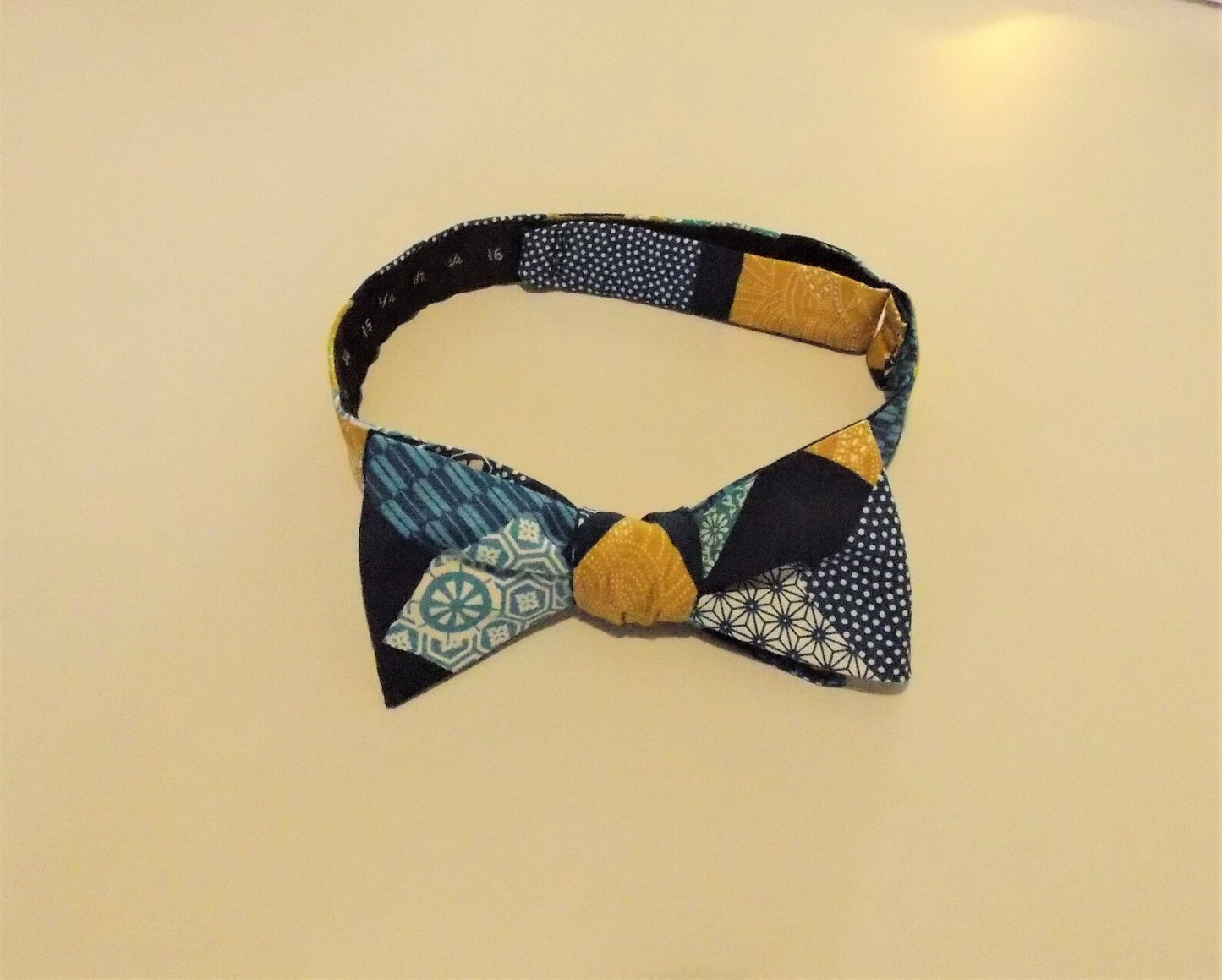 Fliege für Herren zum Selbstbinden, japanisches Kimono-Patchworkmuster aus Baumwolle, Marineblau, Mint, Senf, passt klein, 11 - 17,5 Zoll, versandfertig